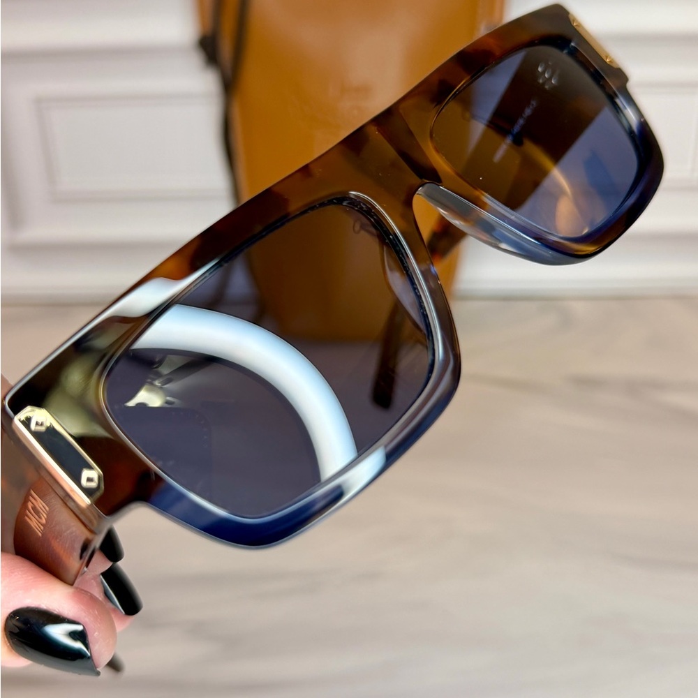 MCM Tortoise Oversized Sunglasses Brown Gradient Lens | Brand New Full Inclusion - Picture 6 of 8